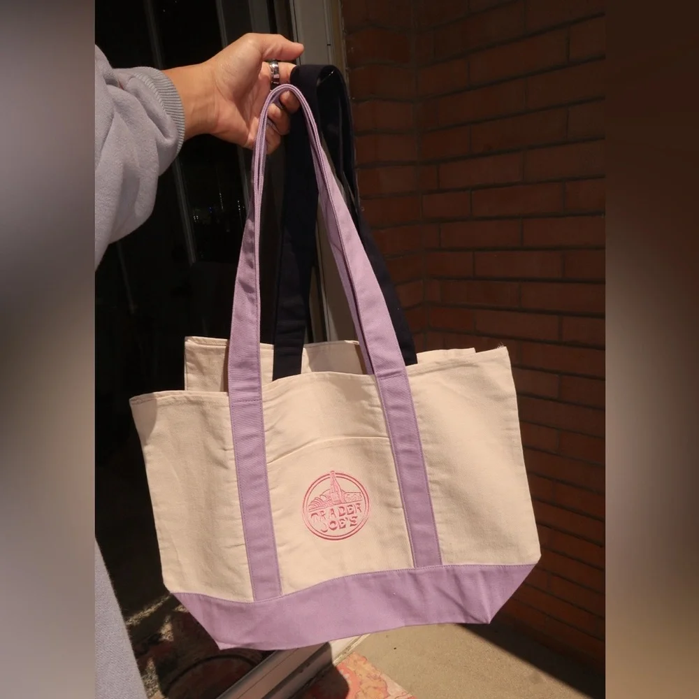 TRADER JOE’S LARGE TOTE BAG - Picture 3 of 4